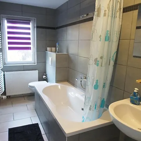 Gemeinschaftsapartment 8 - * 奥滕多夫-欧克里拉